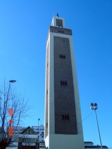 Spain_MainMinaretoftheLargeMosqueTan